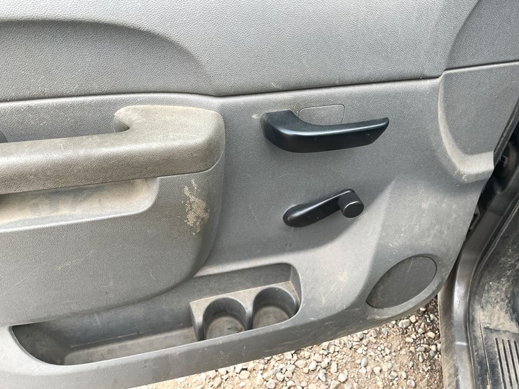 #1125-•-2013-chevrolet-silverado-pickup-truck-(has-mn-title)-image-25