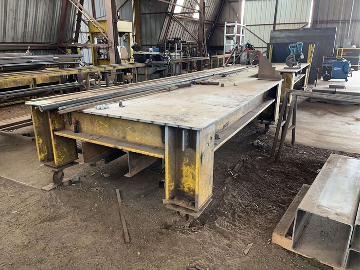 large-steel-welding-table-on-castors-image-5