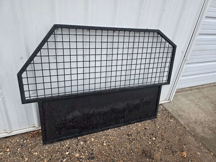 suburban-partition,-could-be-used-as-side-x-side-headache-rack,-model-sticker-in-photos-image-3