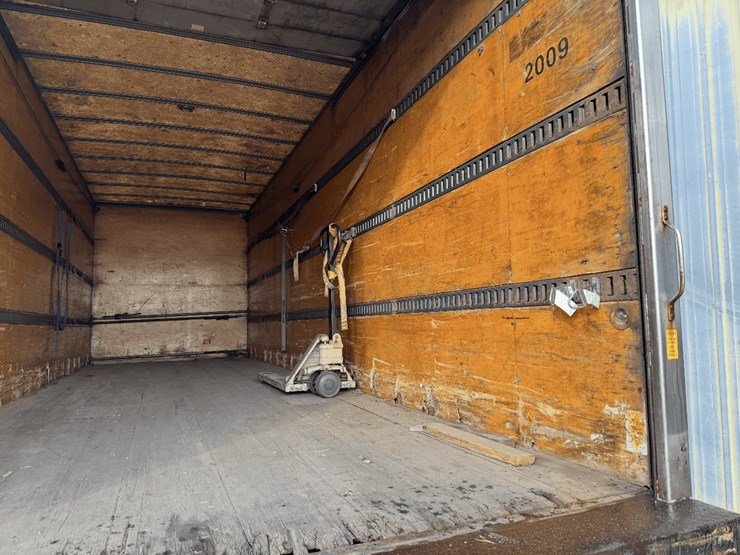 1992-international-805-box-truck,-shows-54,622-miles,-9-speed-transmission,-11r22.5-tires,-26.5’-box-image-37