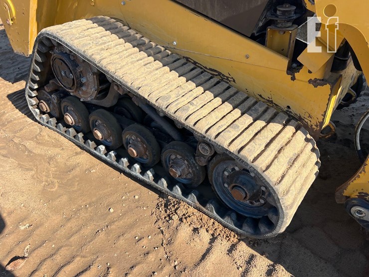 2015-caterpillar-257d-image-12