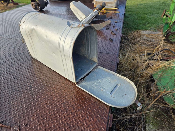 large-vintage-mail-box,-14”-x-10.5”-x-2’,-needs-some-repair-image-2