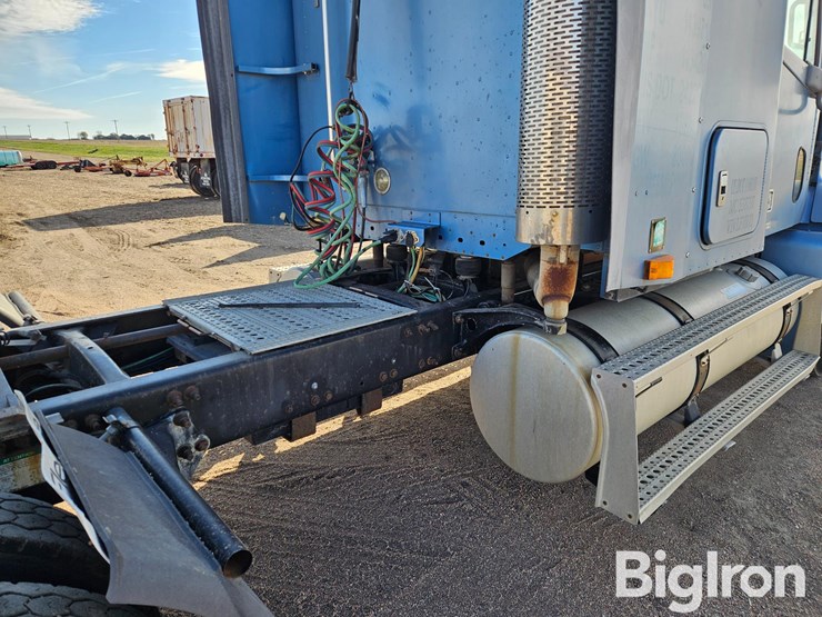 1999-freightliner-flc120-image-18