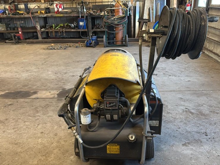 #153-•-landa-hot-water-pressure-washer*-image-2