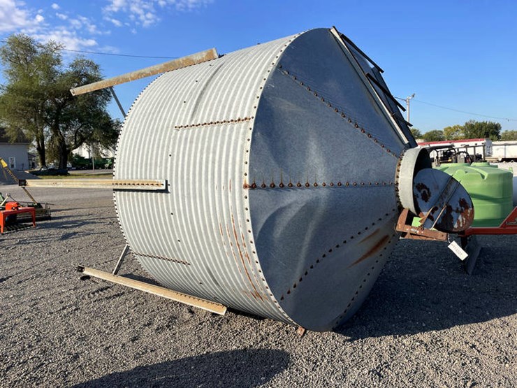 #114501-•-bulk-feed-bin-image-1