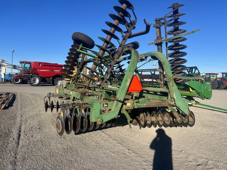 john-deere-235-image-8