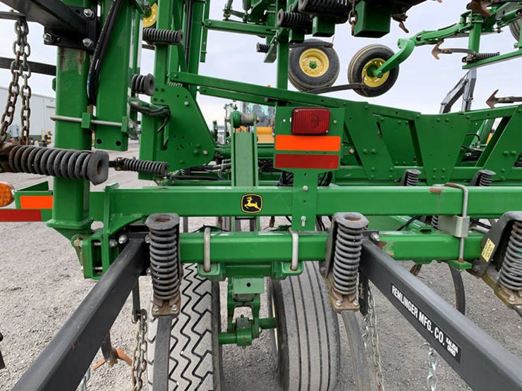 john-deere-2210-image-31