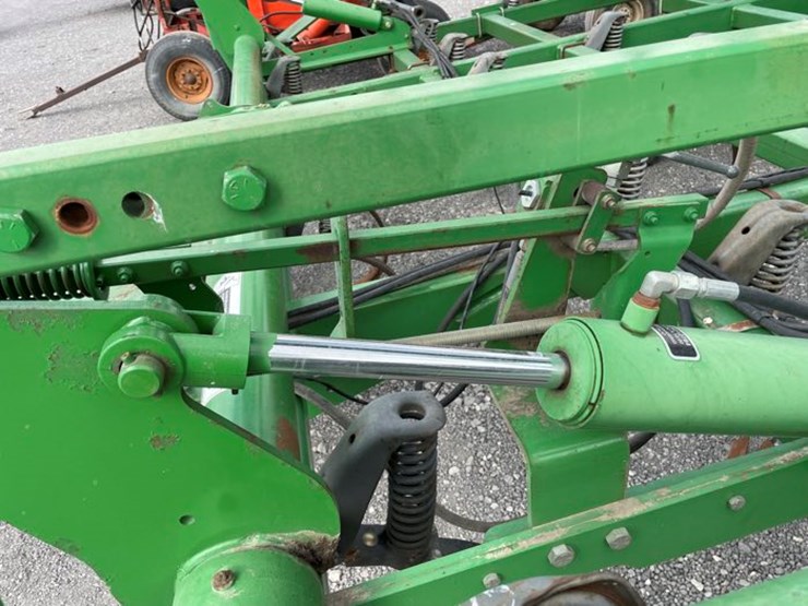 john-deere-2210-image-10