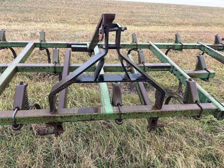 john-deere-field-cultivator,-14’,-(17-shanks),-mounted-image-8