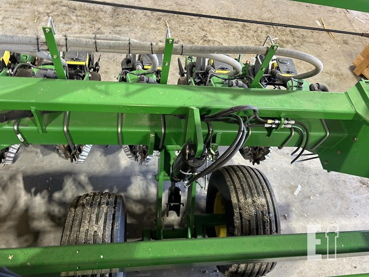 2014-john-deere-db60-image-48