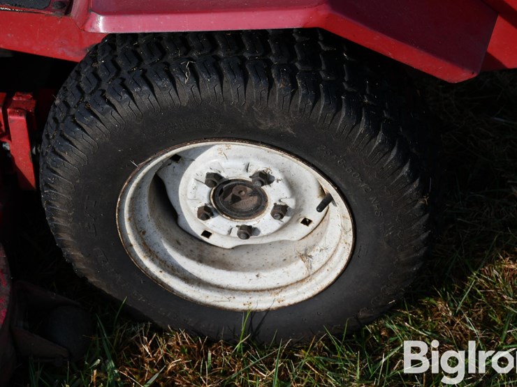 toro-groundmaster-223-d-riding-lawn-mower-image-15