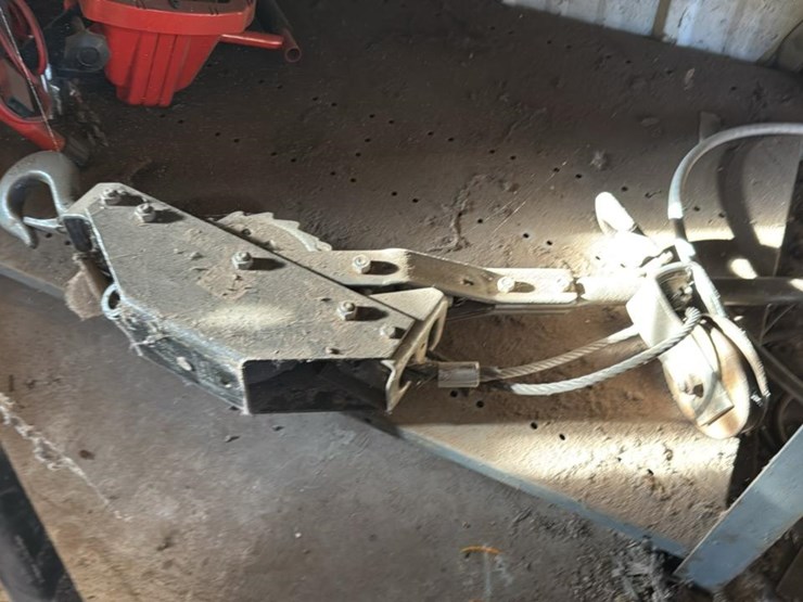 #176-•-contents-of-shelf-6*-image-15