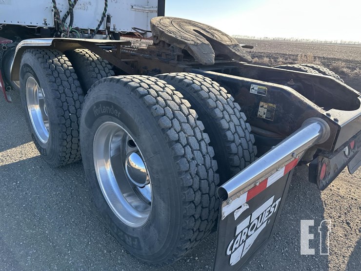 2014-peterbilt-386-image-11