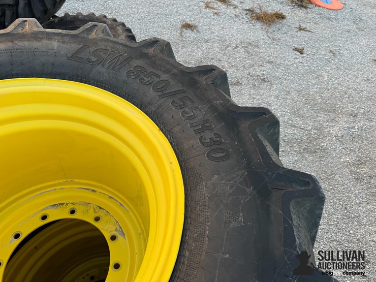 lsw-tires-&-rims-for-jd-8r-tractor-image-6