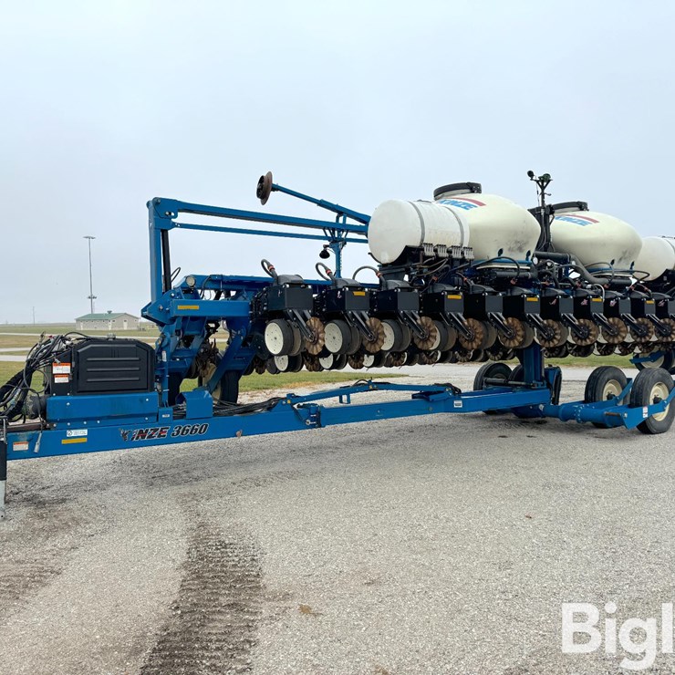 2012 KINZE 3660