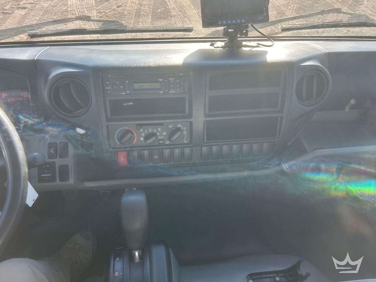 2017-hino-155-image-11