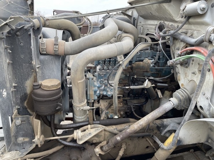 international-4900-image-35