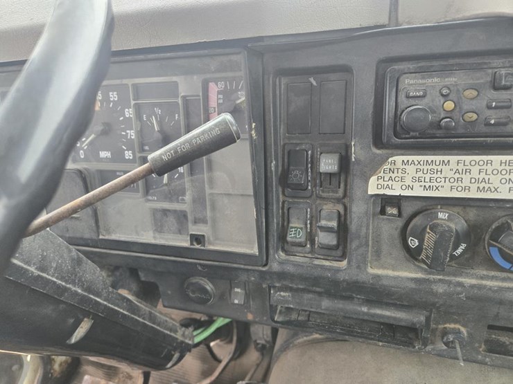 2000-international-8100-image-23