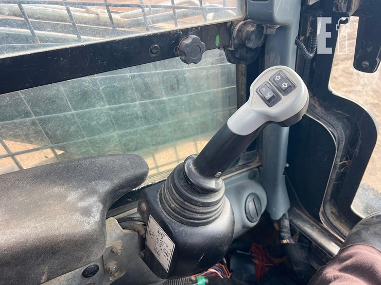 new-holland-c227-image-23