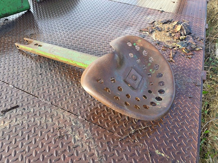 john-deere-seat-image-1