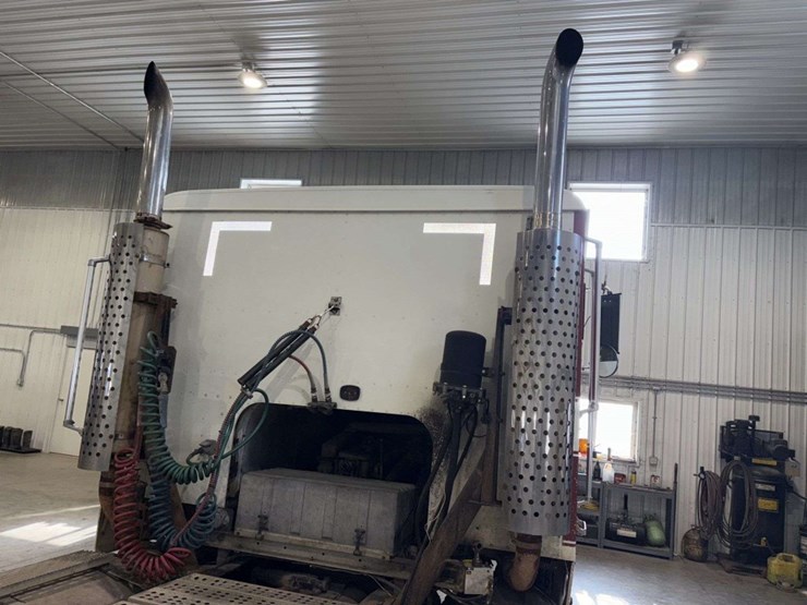 1983-international-co9670-cabover-semi-tractor,-xl-series,-400-cummins,-13-speed,-11r24.5-rears-on-s-image-14