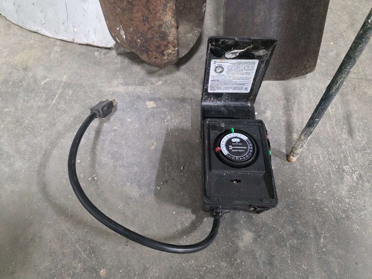 2-shovels,-shepards-hook,-post-hole-digger,-15-amp-outdoor-timer-image-4