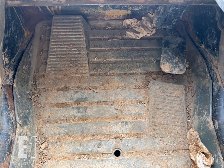 2020-caterpillar-259d3-image-29