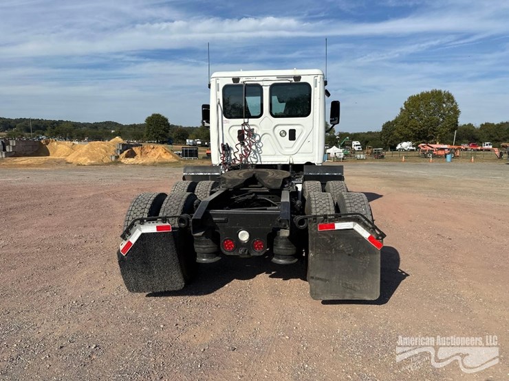 2016-freightliner-cascadia-125-image-6