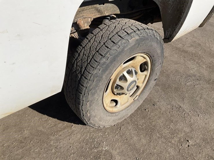 2013-chevrolet-2500-image-9