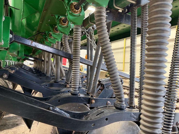great-plains-20’-grain-drill,-10”-spacing,-3pt-converted-into-a-pull-type,-has-markers,-front-coulte-image-34