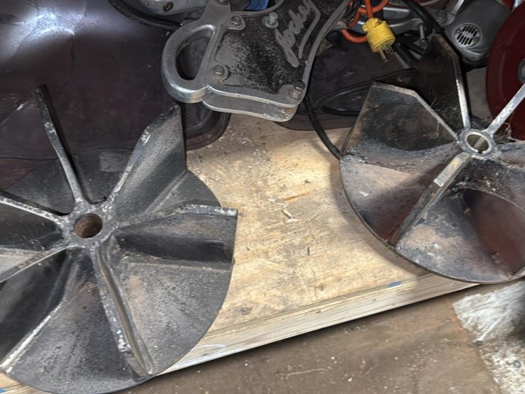 #168-•-contents-of-shelf-one-and-two*-image-14