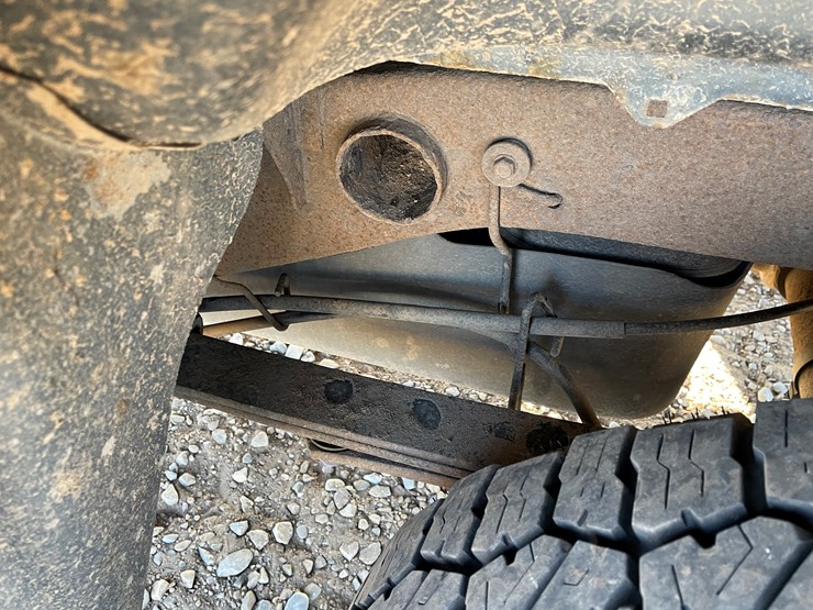 #1127-•-2013-chevrolet-silverado-pickup-truck-(has-mn-title)-image-12