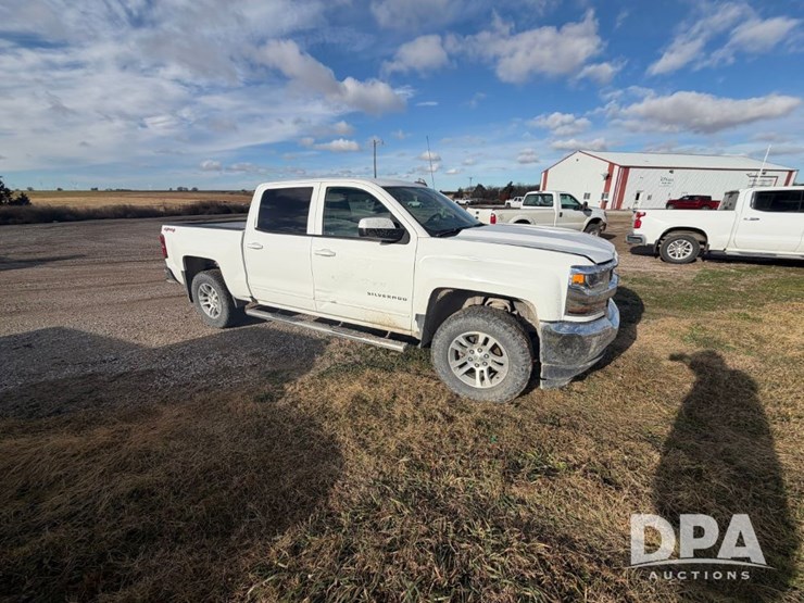 2017-chevrolet-1500-image-4