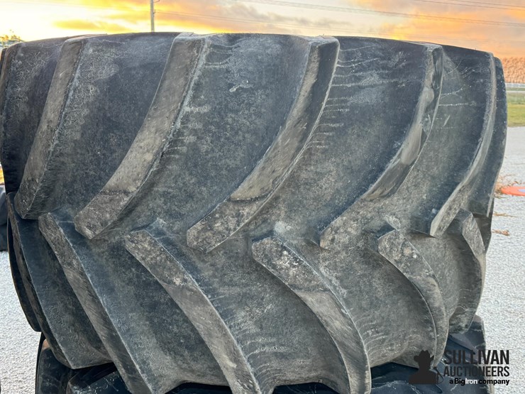 lsw-tires-&-rims-for-jd-8r-tractor-image-12