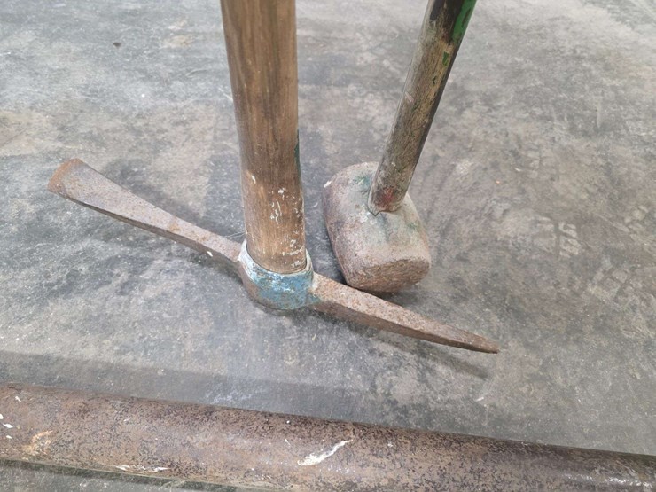 maul,-pick-axe,-post-hole-pounder-image-4