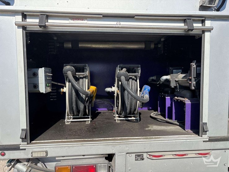 2019-isuzu-nrr-image-21