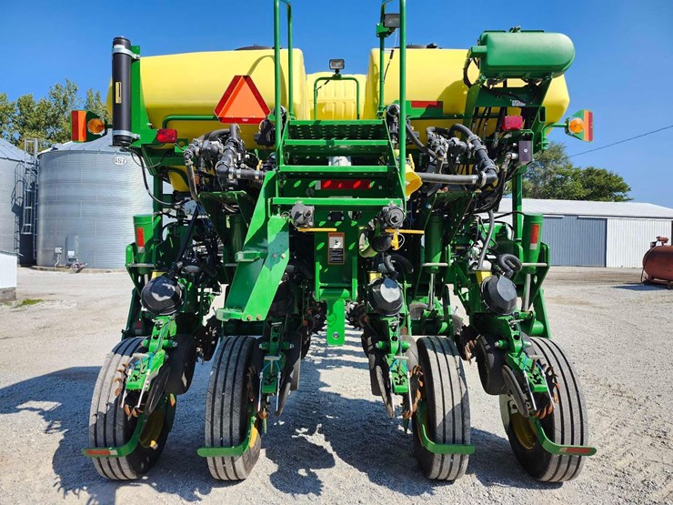 john-deere-1775-image-8