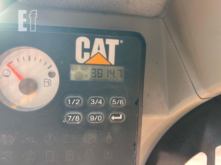 2015-caterpillar-257d-image-30