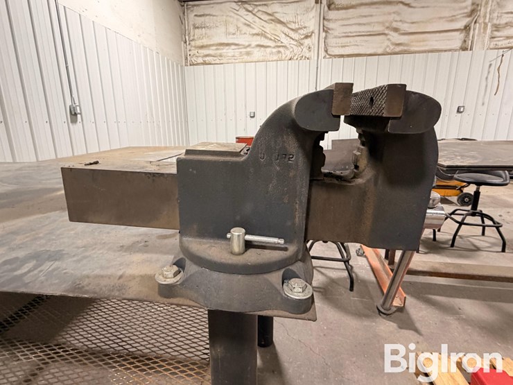 8'-welding-table-w/-vice-image-5