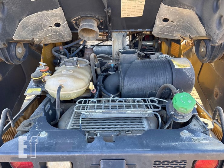 2021-deere-331g-image-17