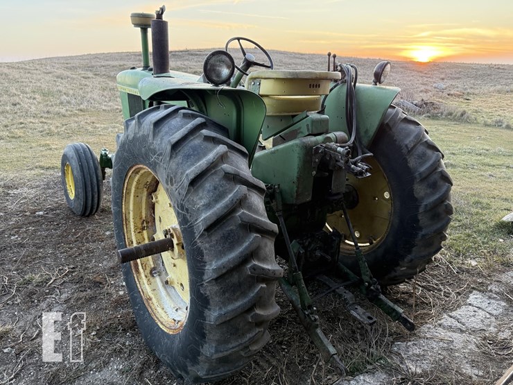 john-deere-4010-image-17