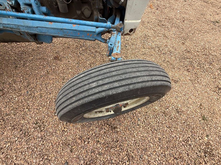 1954-ford-tractor-image-12