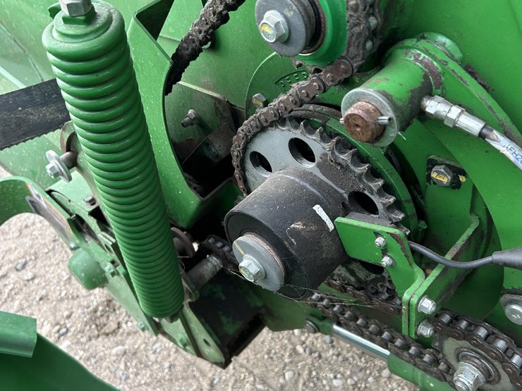 2018-john-deere-560m-image-36