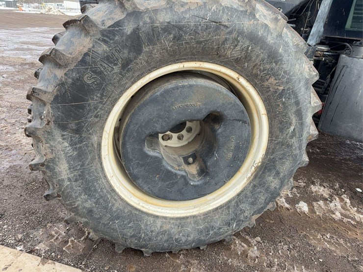 new-holland-tv145-image-10