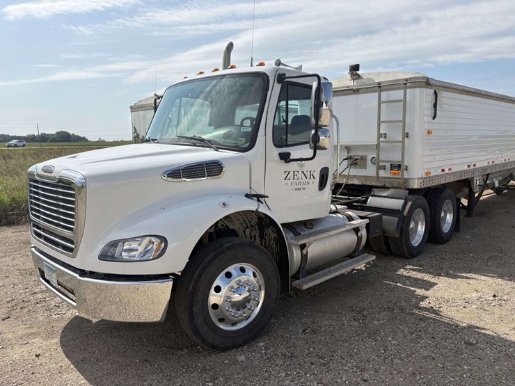 2004-freightliner-m2-business-class-semi-tractor,-day-cab,-mercedes-460,-10-speed,-jake-brake,-lopro-image-3