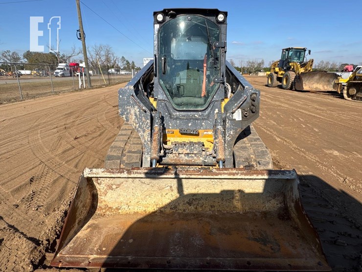 2021-deere-331g-image-7