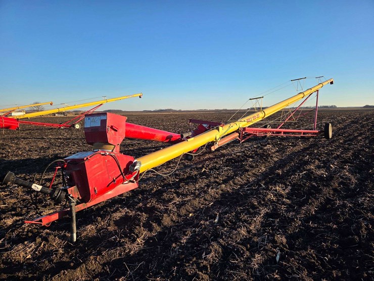 westfield-10”-x-83’-auger-with-swing-hopper,-16”-tires,-works-good,-used-fall-of-‘25-image-1