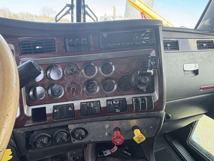 2007-kenworth-t600-image-30