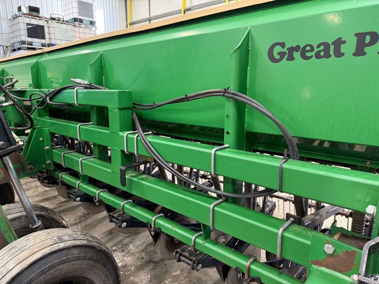 great-plains-20’-grain-drill,-10”-spacing,-3pt-converted-into-a-pull-type,-has-markers,-front-coulte-image-37