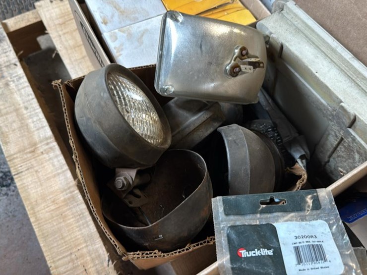 #191-•-skid-of-parts*-image-5